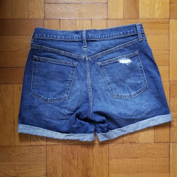 GAP Shorts - Picture 2 of 9